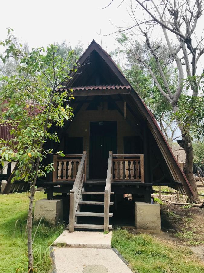 The Exile Sunset Bar & Bungalow Gili Trawangan Esterno foto