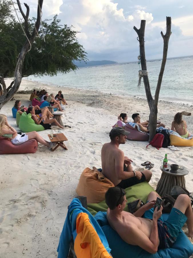 The Exile Sunset Bar & Bungalow Gili Trawangan Esterno foto