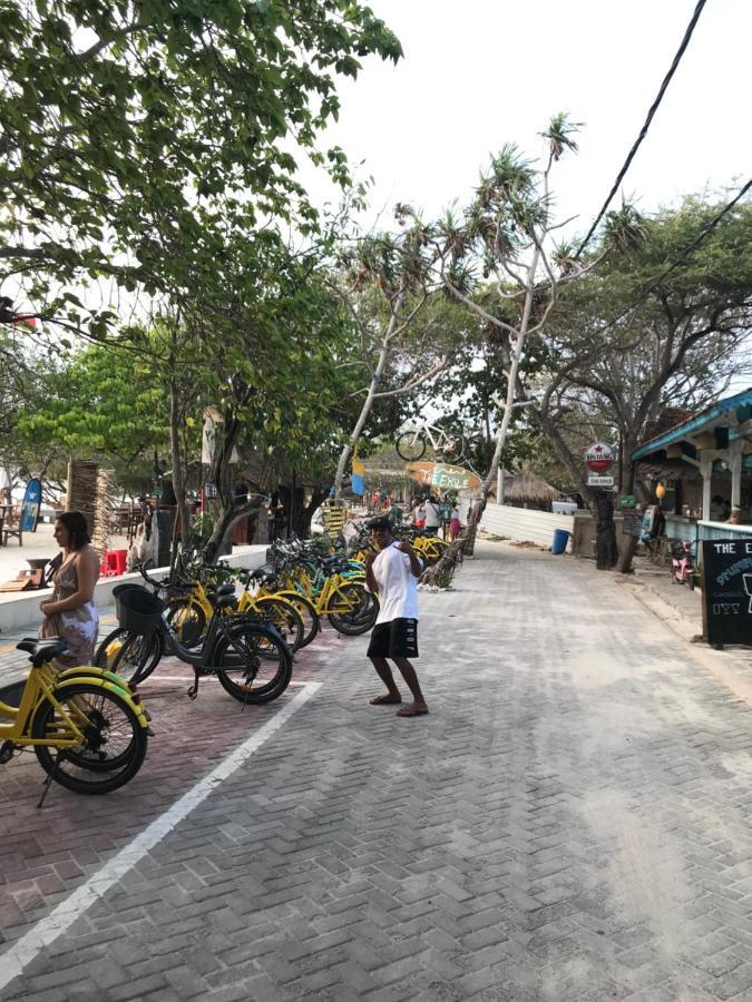 The Exile Sunset Bar & Bungalow Gili Trawangan Esterno foto