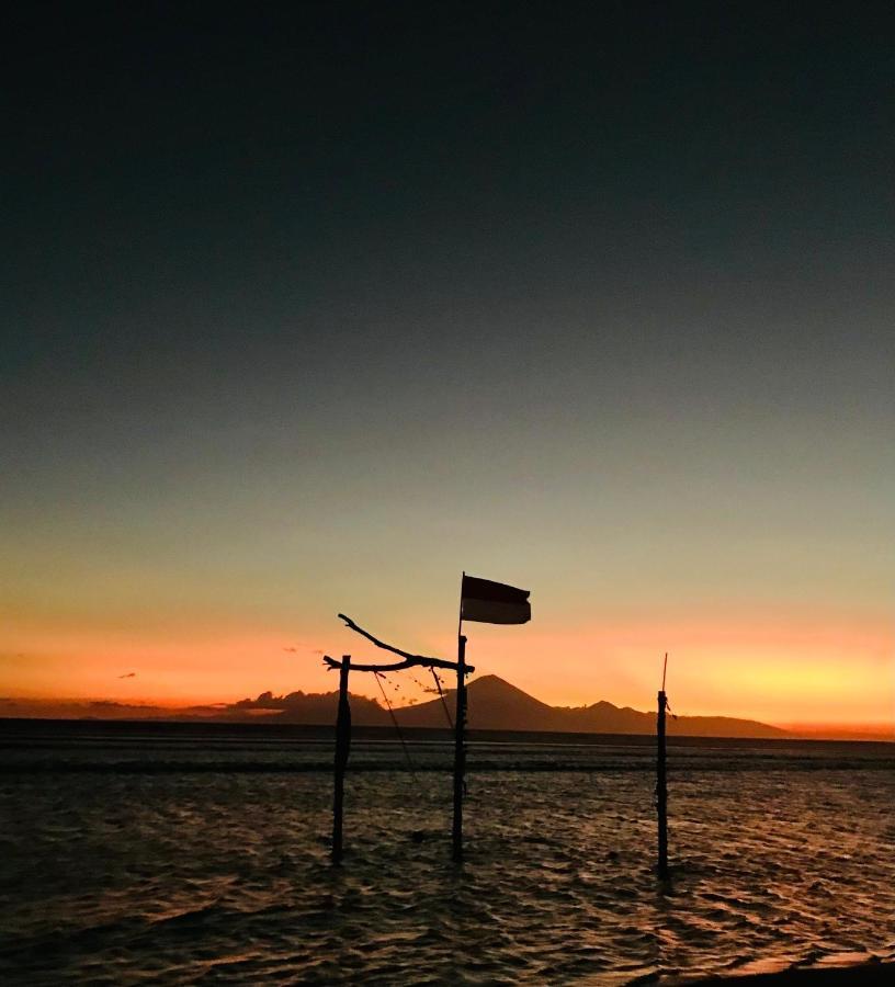 The Exile Sunset Bar & Bungalow Gili Trawangan Esterno foto
