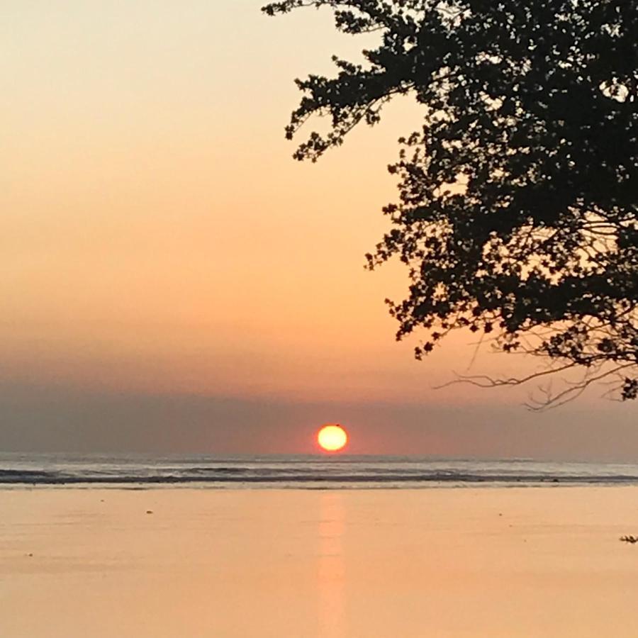 The Exile Sunset Bar & Bungalow Gili Trawangan Esterno foto