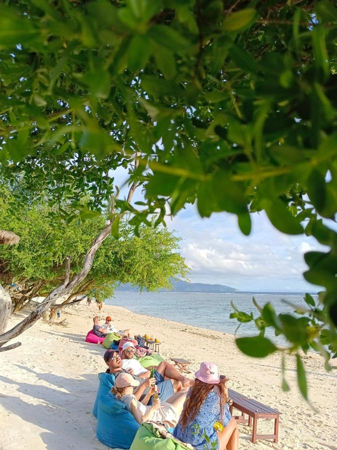 The Exile Sunset Bar & Bungalow Gili Trawangan Esterno foto